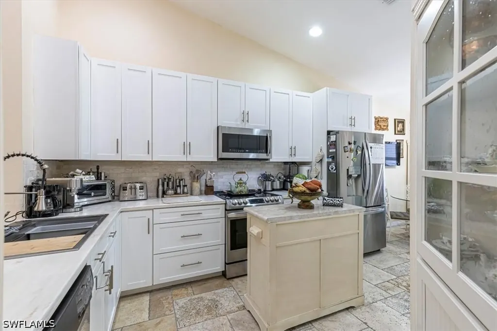 5205 Whitten Drive Naples FL 34104