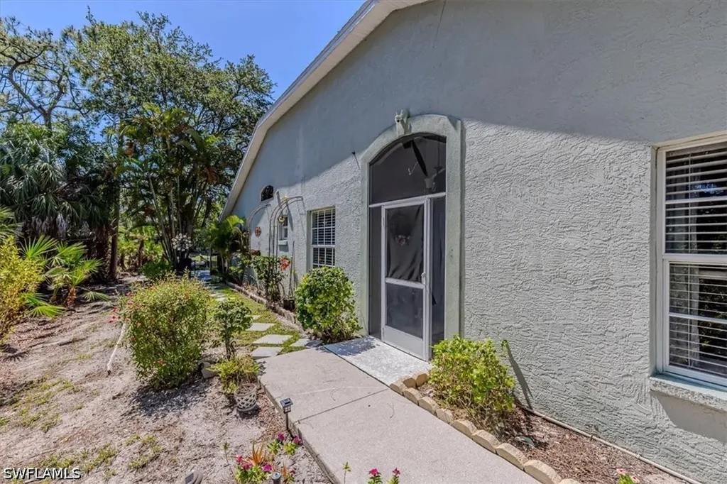 5205 Whitten Drive Naples FL 34104