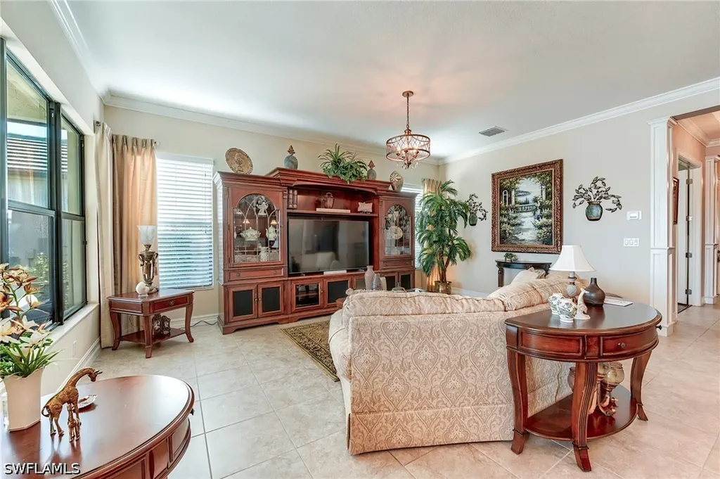 9263 Glenforest Drive Naples FL 34120