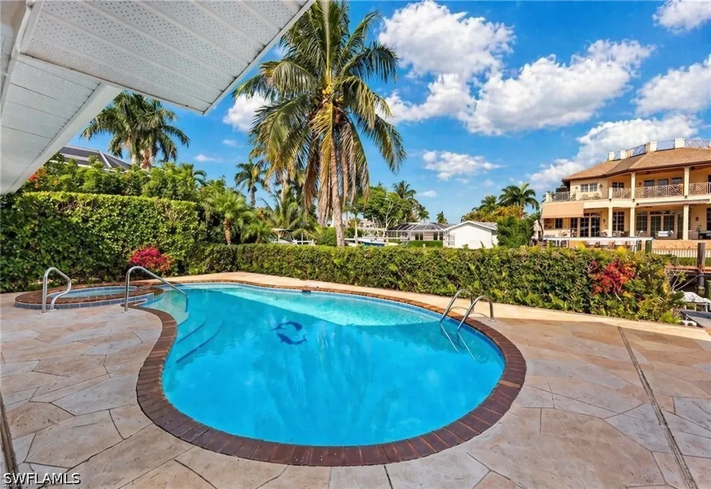 1250 Tuna Court Naples FL 34102