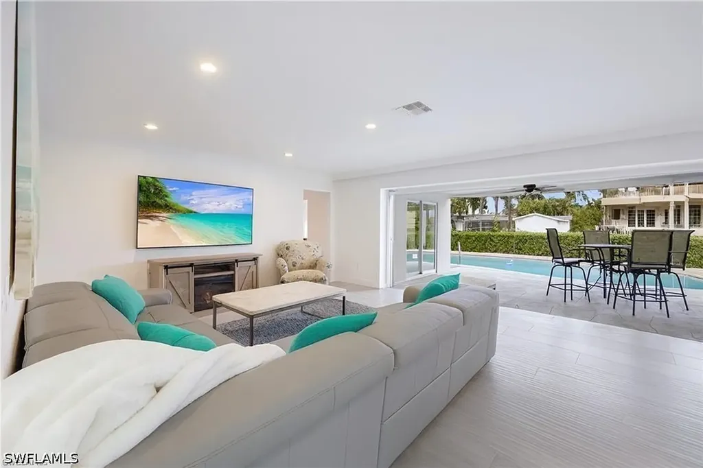 1250 Tuna Court Naples FL 34102