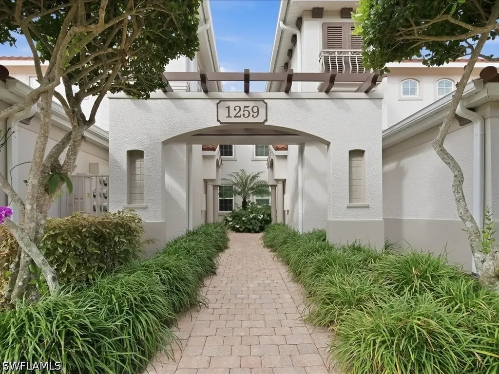1259 Rialto Way Naples FL 34114