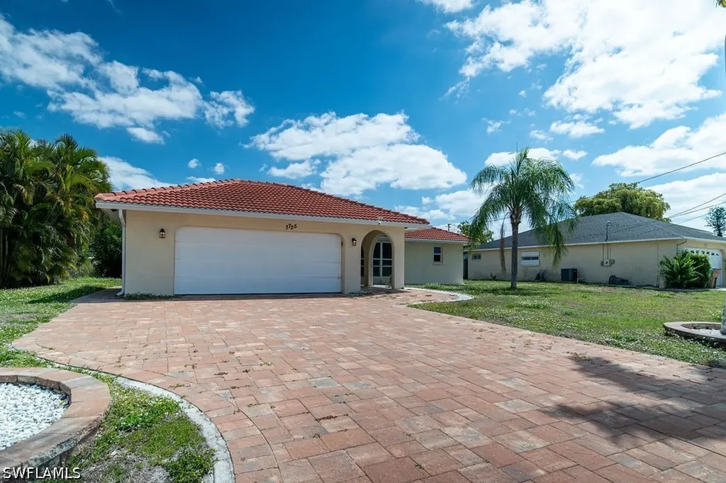 3725 SE 8th Place Cape Coral FL 33904