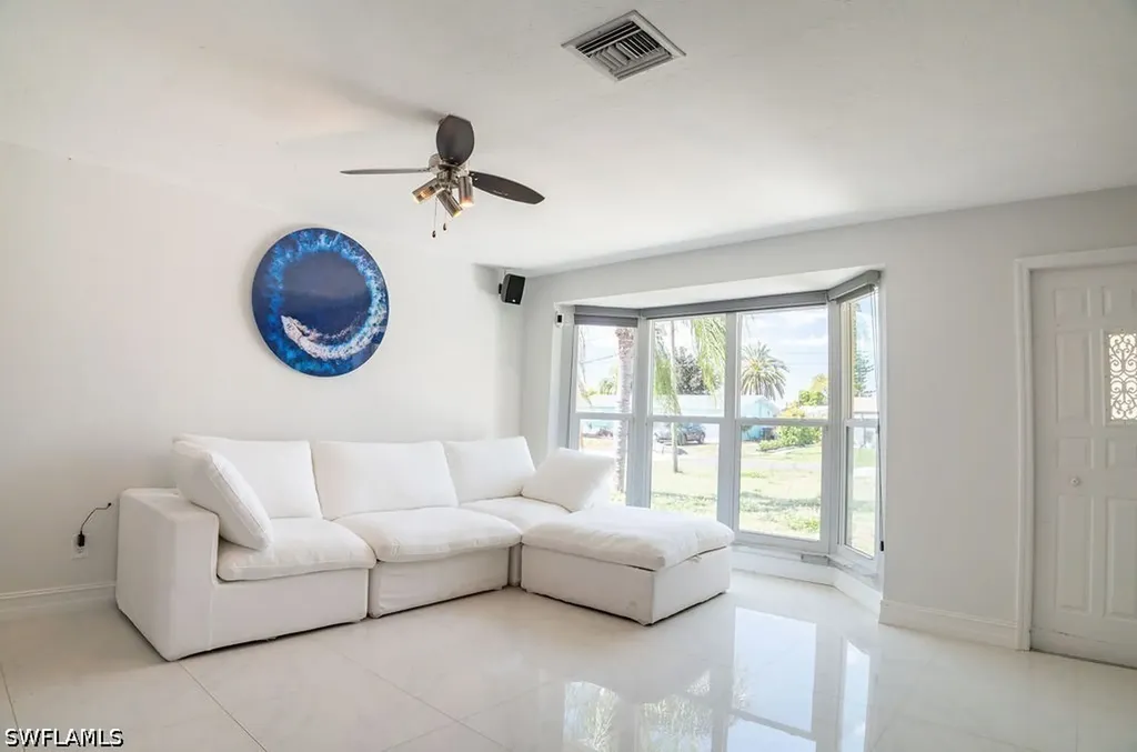 3725 SE 8th Place Cape Coral FL 33904