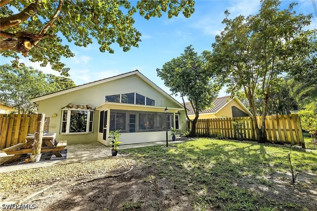 9801 Las Casas Drive Fort Myers FL 33919