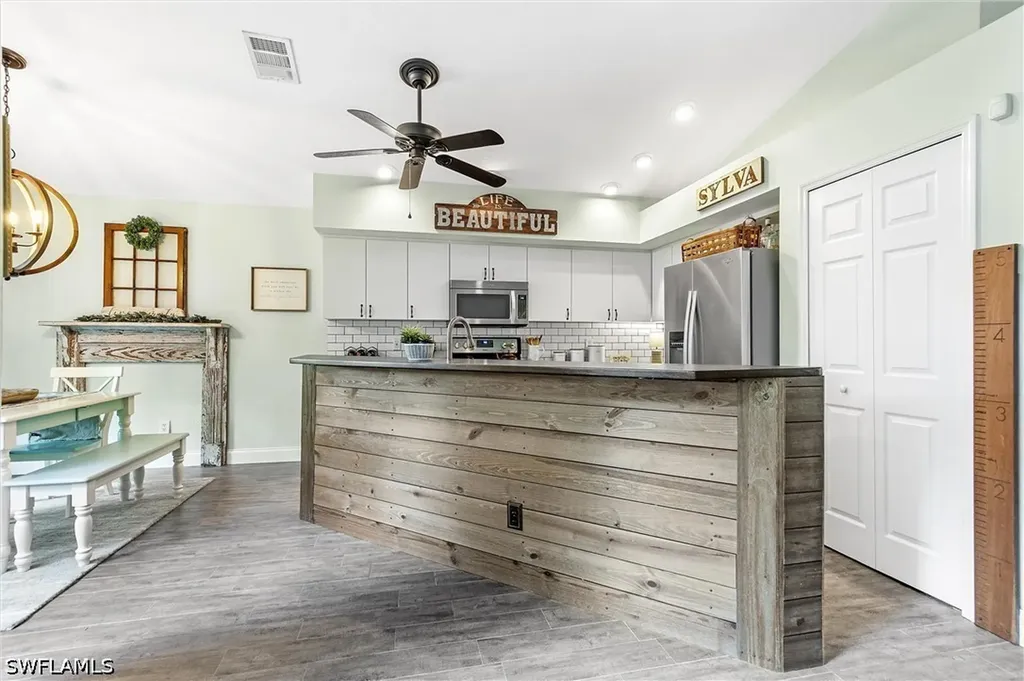 9801 Las Casas Drive Fort Myers FL 33919