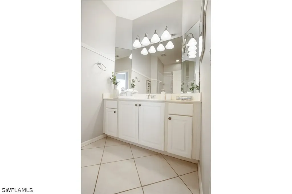 5705 Heron Lane Naples FL 34110