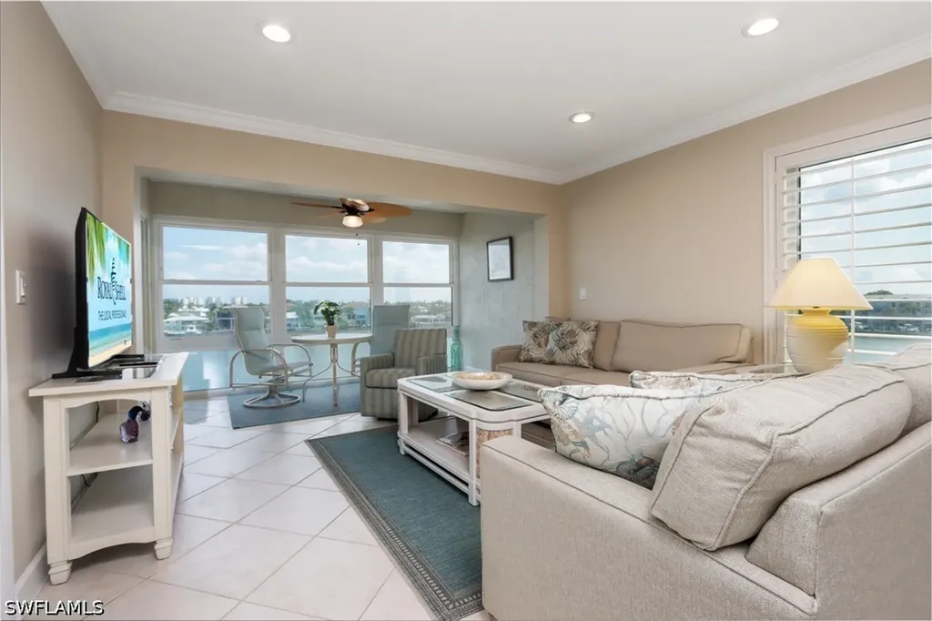 271 Southbay Drive Naples FL 34108