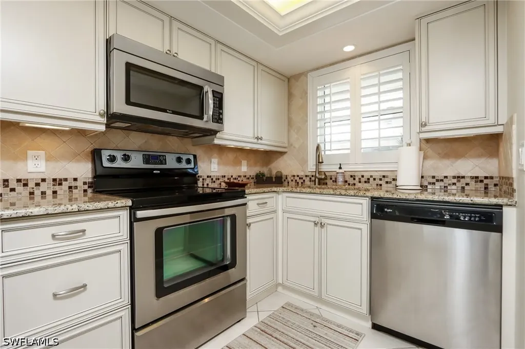 271 Southbay Drive Naples FL 34108