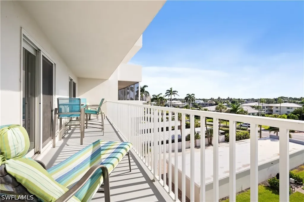1977 Gulf Shore Boulevard N Naples FL 34102