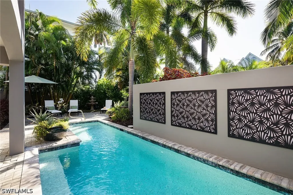 985 8th Avenue S Naples FL 34102