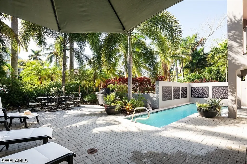 985 8th Avenue S Naples FL 34102