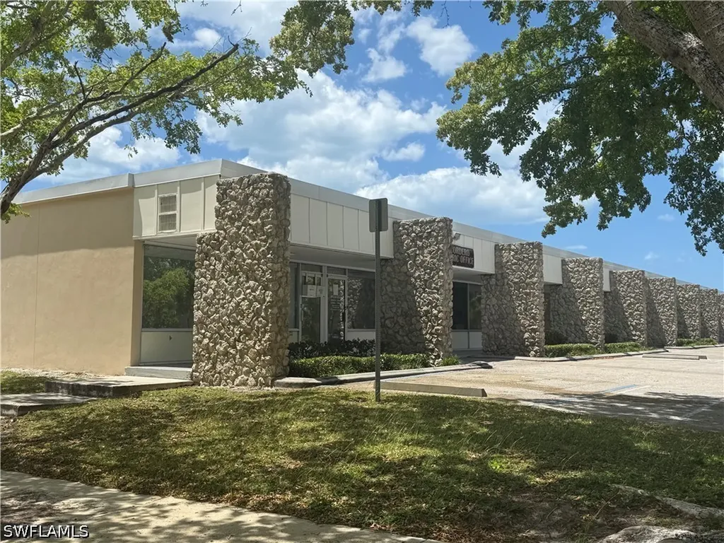 1090 6th Avenue N Naples FL 34102