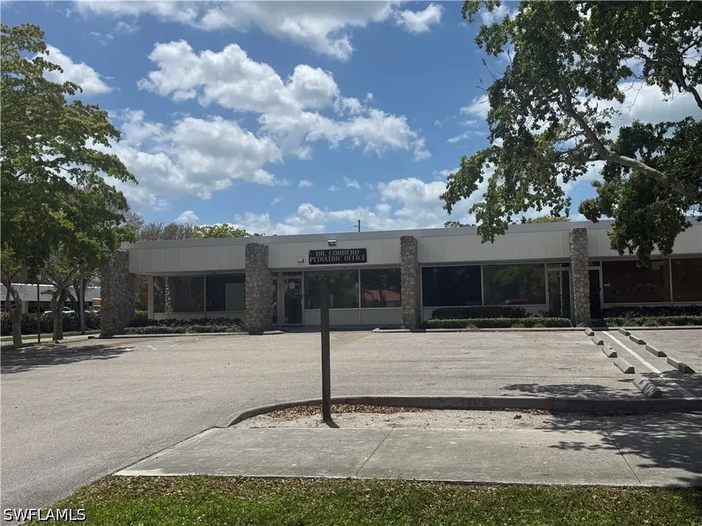 1090 6th Avenue N Naples FL 34102