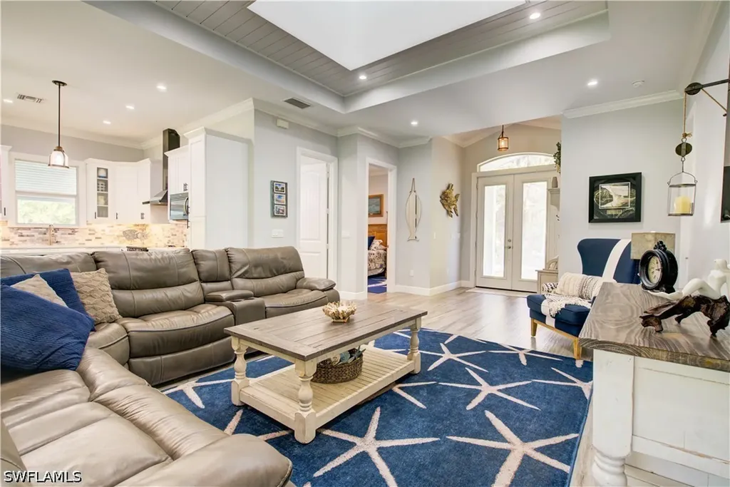 510 10th Avenue NW Naples FL 34120