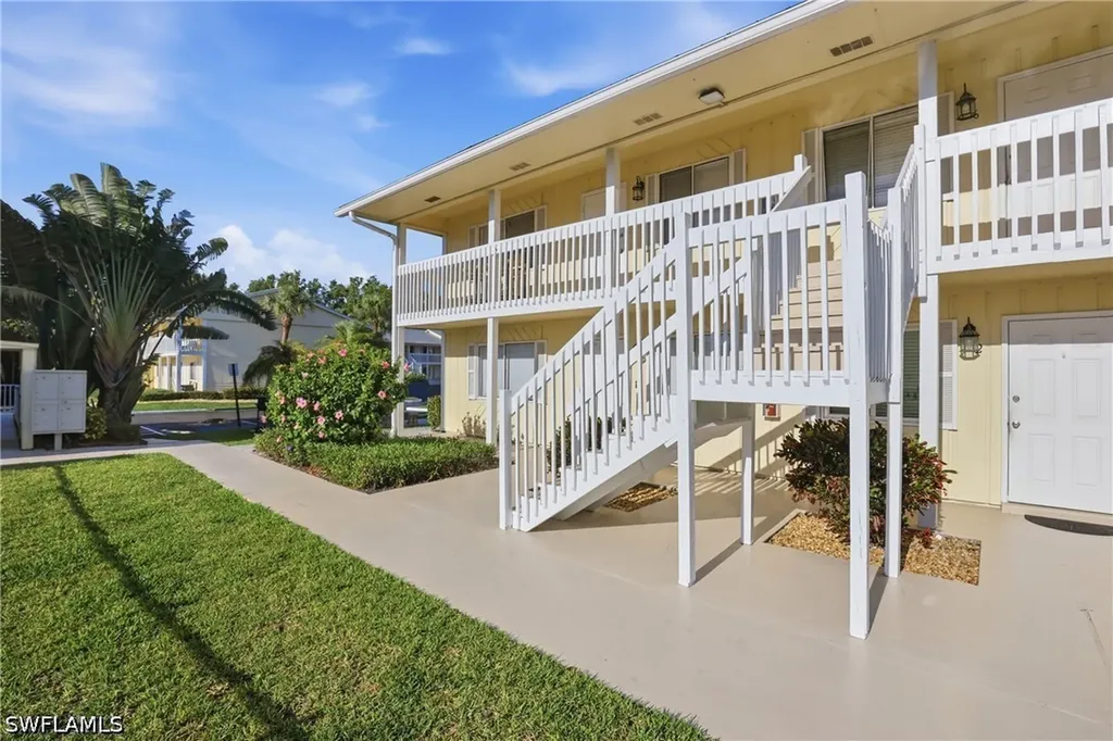 4607 Bayshore Drive Naples FL 34112