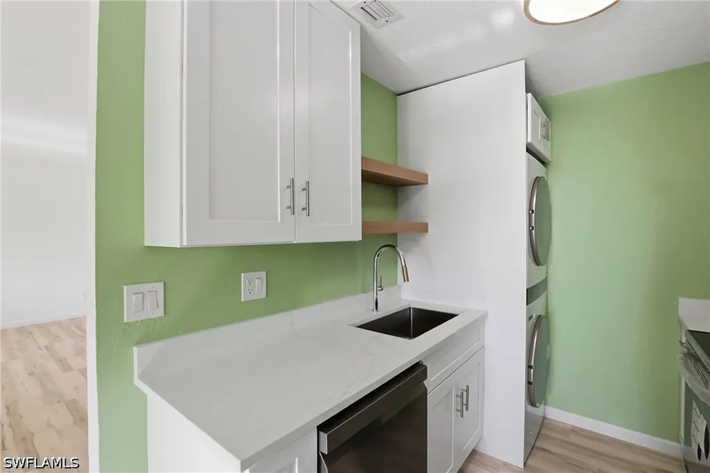 4607 Bayshore Drive Naples FL 34112