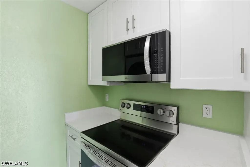 4607 Bayshore Drive Naples FL 34112