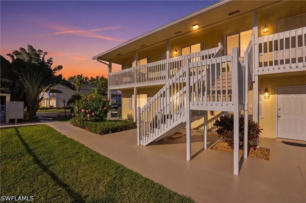 4607 Bayshore Drive Naples FL 34112
