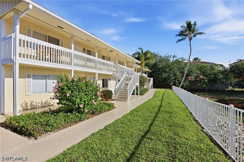 4607 Bayshore Drive Naples FL 34112