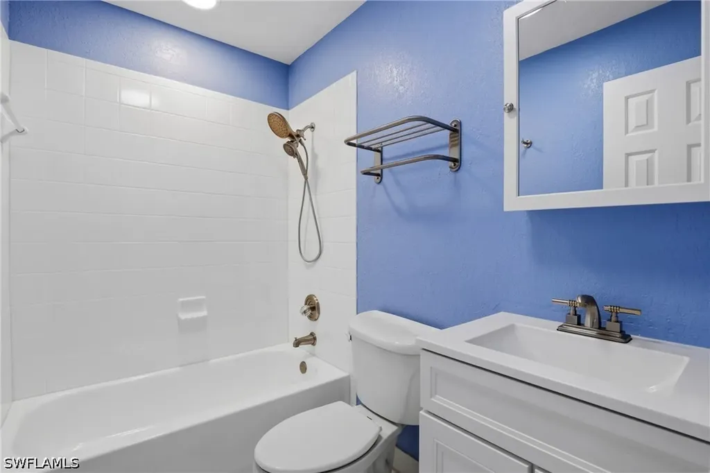4607 Bayshore Drive Naples FL 34112