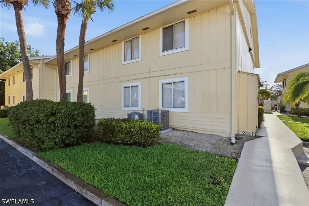 4607 Bayshore Drive Naples FL 34112