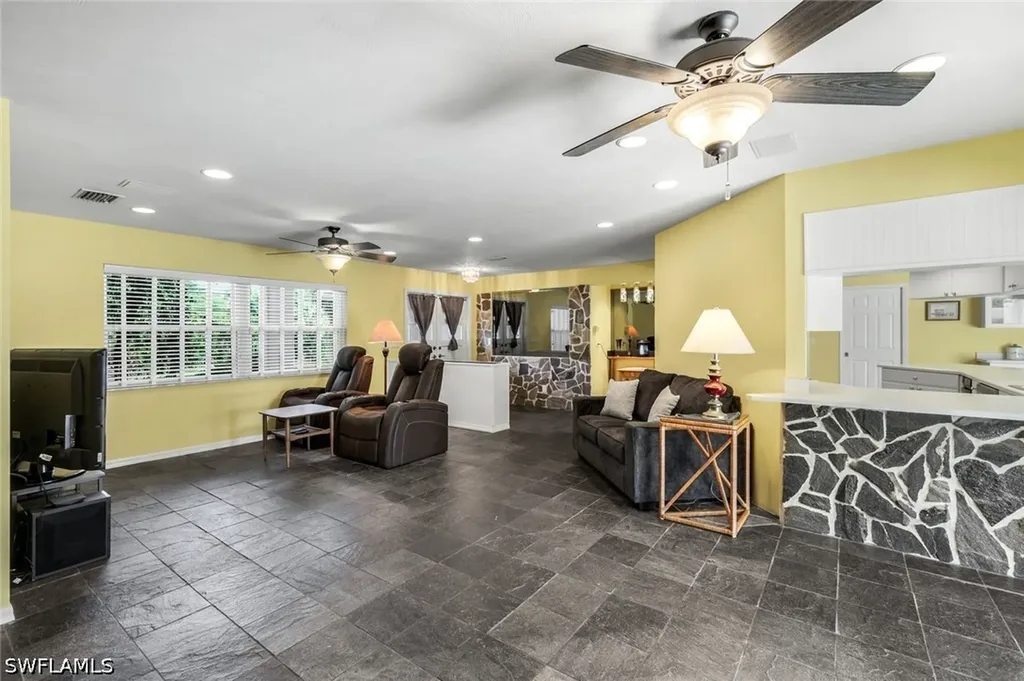 6029 & 6031 Higgins Avenue Fort Myers FL 33905