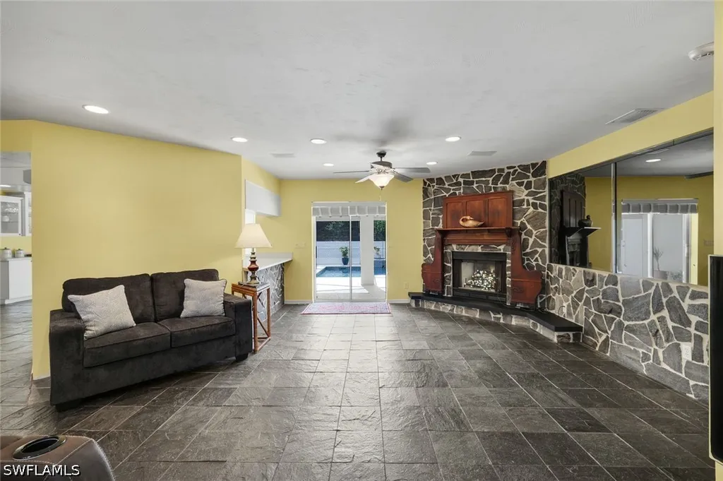 6029 & 6031 Higgins Avenue Fort Myers FL 33905