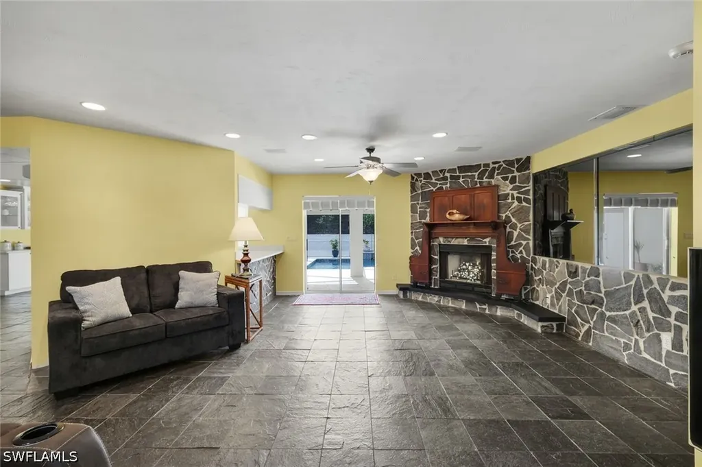 6029 & 6031 Higgins Avenue Fort Myers FL 33905
