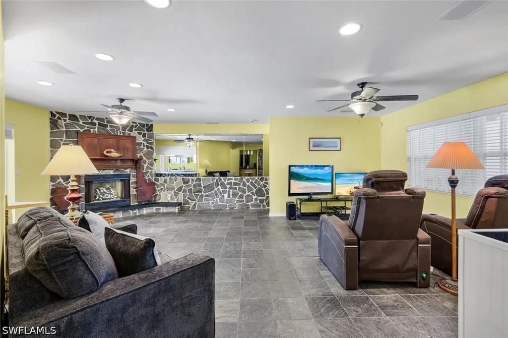 6029 & 6031 Higgins Avenue Fort Myers FL 33905