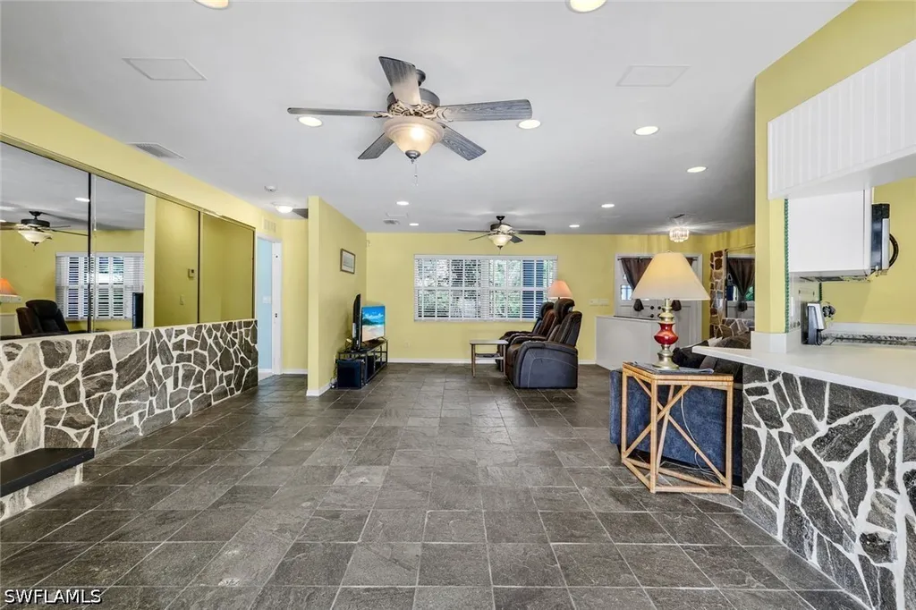 6029 & 6031 Higgins Avenue Fort Myers FL 33905