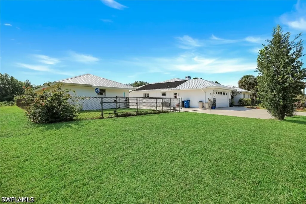 6029 & 6031 Higgins Avenue Fort Myers FL 33905