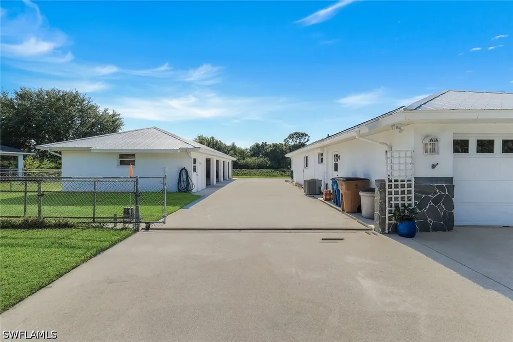 6029 & 6031 Higgins Avenue Fort Myers FL 33905