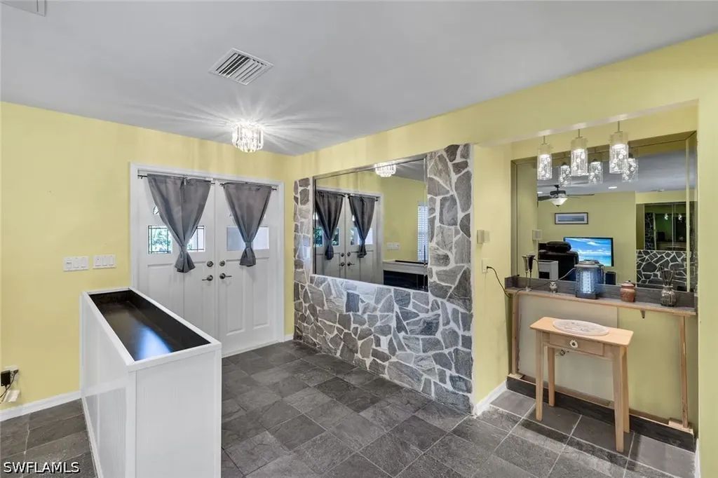 6029 & 6031 Higgins Avenue Fort Myers FL 33905