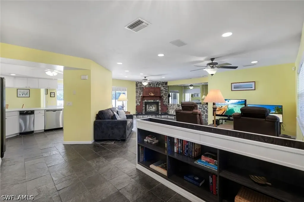 6029 & 6031 Higgins Avenue Fort Myers FL 33905