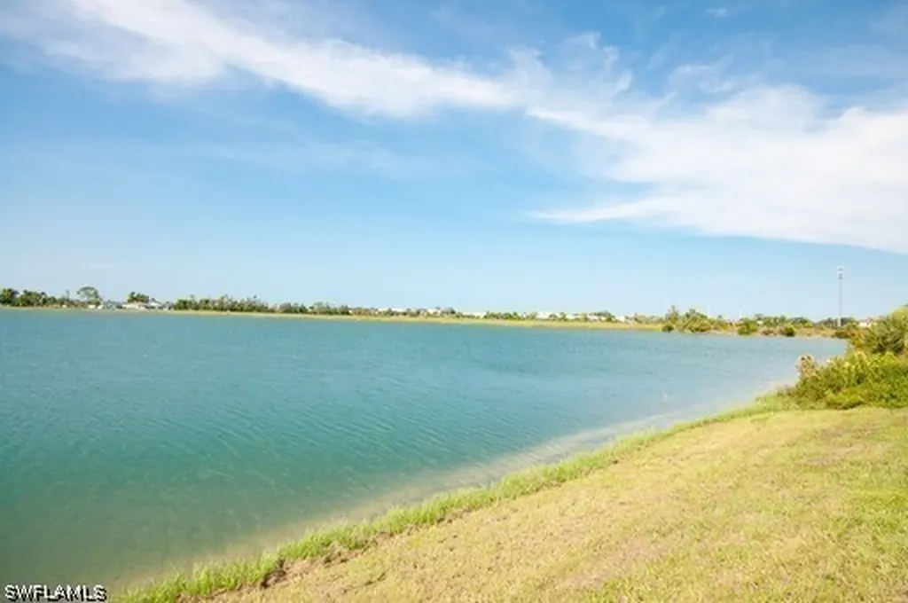 847 Stonewater Lake Terrace W Cape Coral FL 33993
