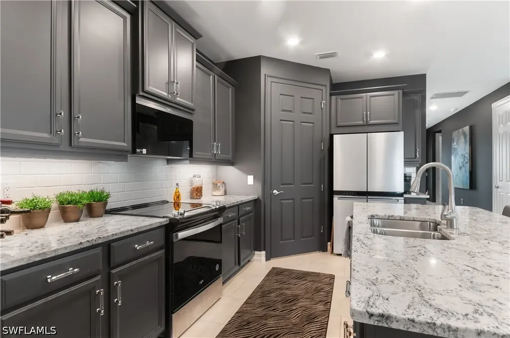 847 Stonewater Lake Terrace W Cape Coral FL 33993