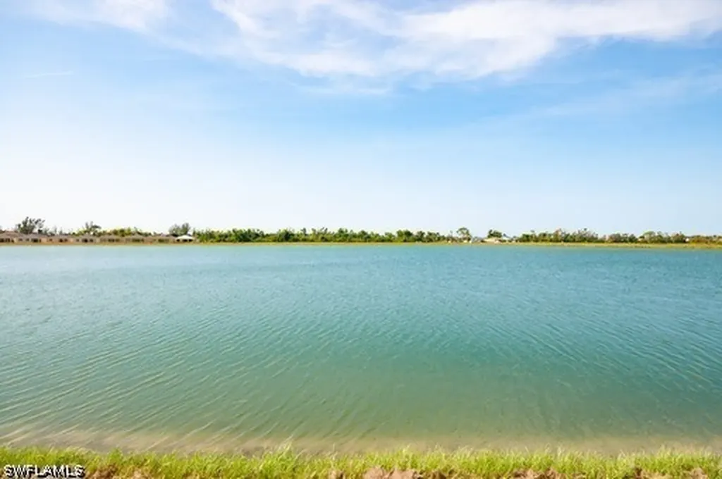 847 Stonewater Lake Terrace W Cape Coral FL 33993