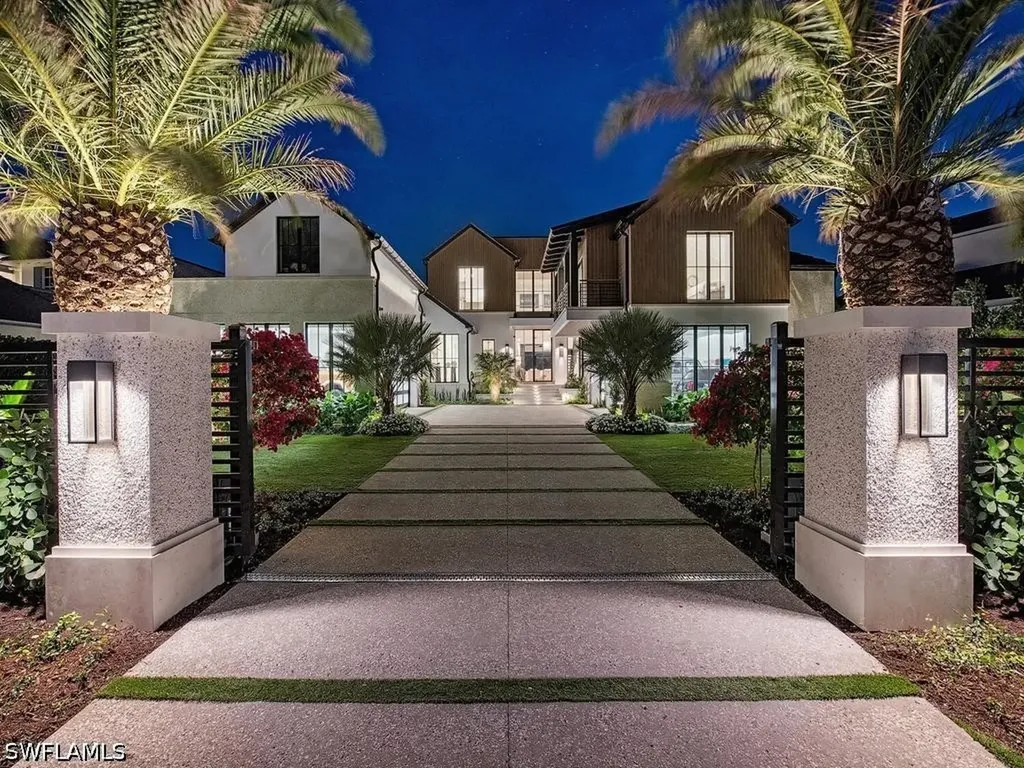 3040 Fort Charles Drive Naples FL 34102