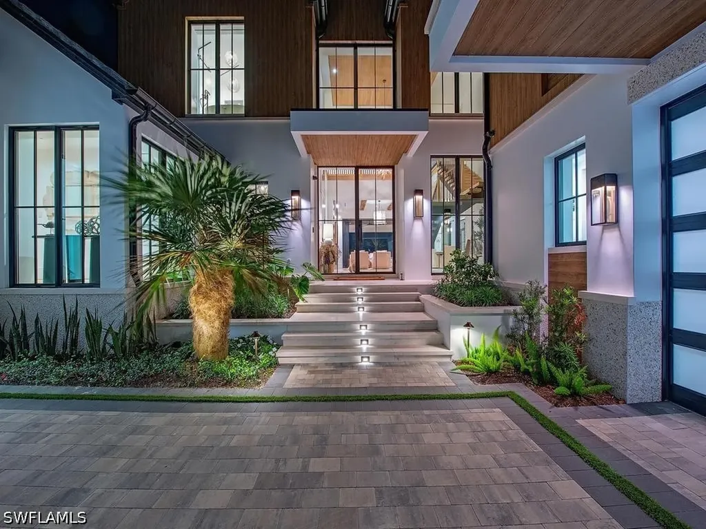 3040 Fort Charles Drive Naples FL 34102