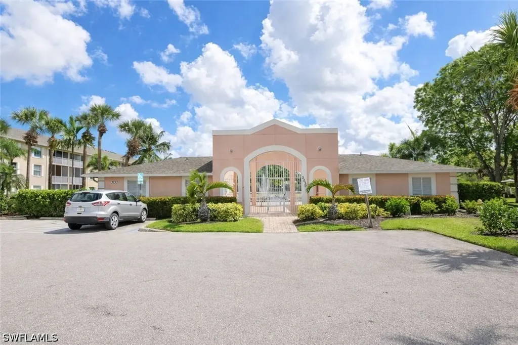 3225 Cypress Glen Way Naples FL 34109