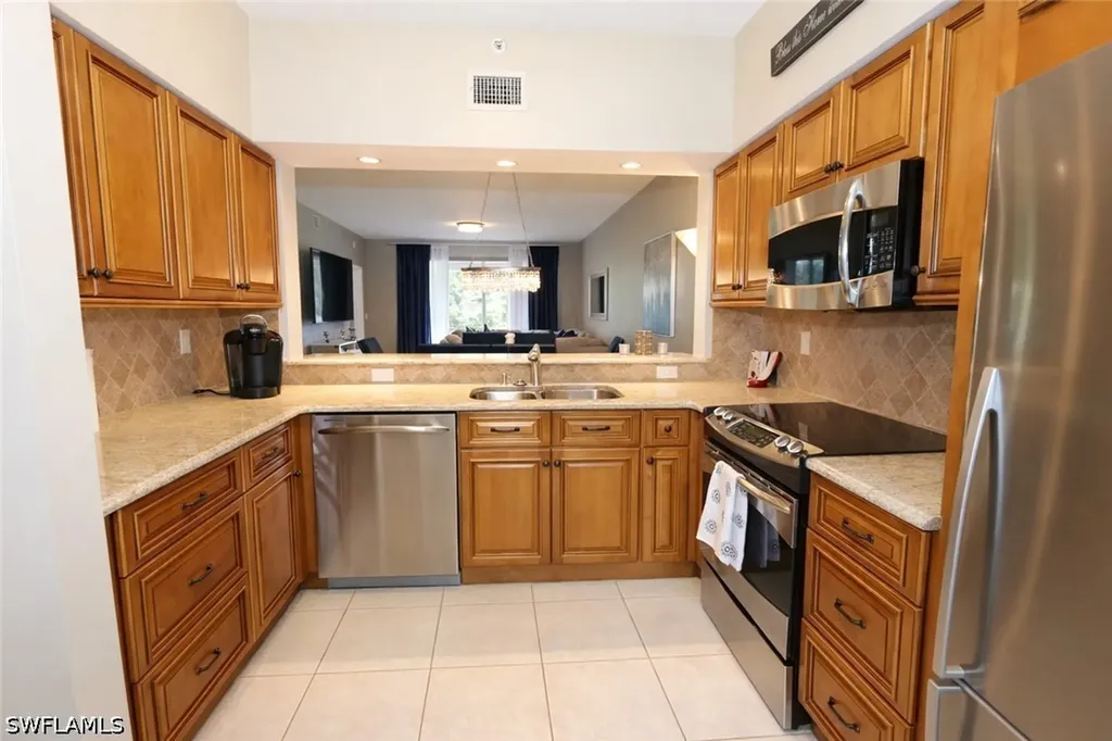 3225 Cypress Glen Way Naples FL 34109