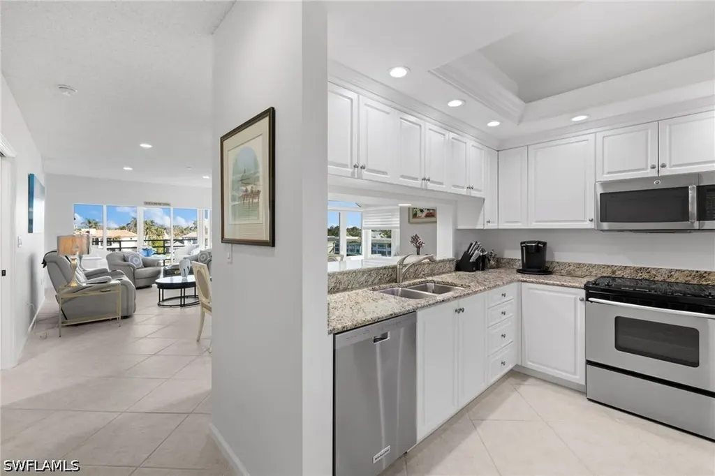 255 Park Shore Drive Naples FL 34103