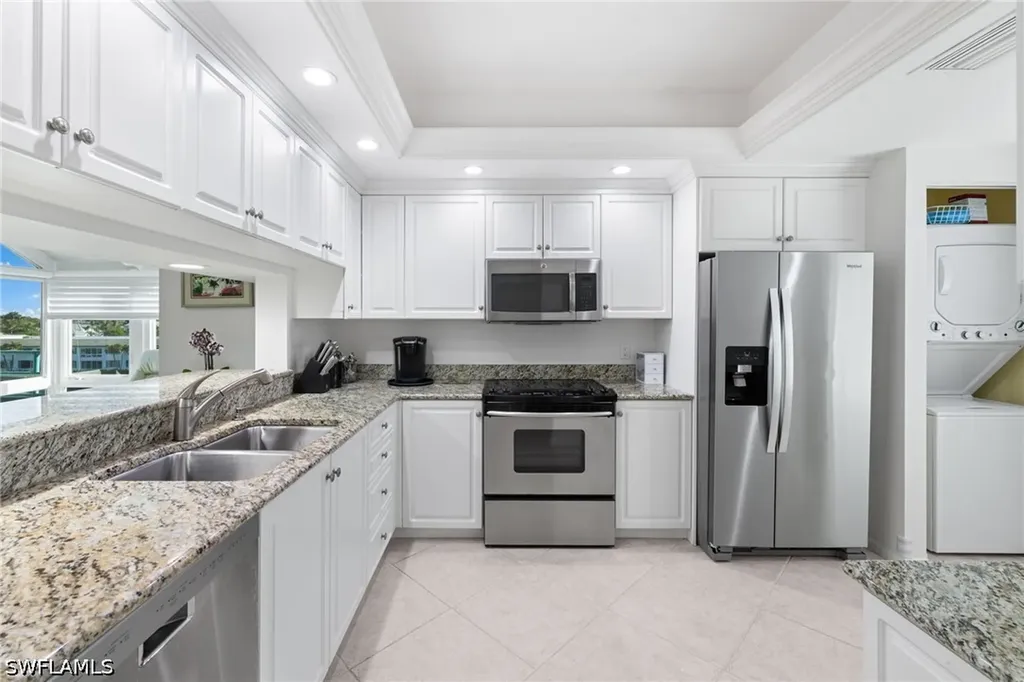 255 Park Shore Drive Naples FL 34103