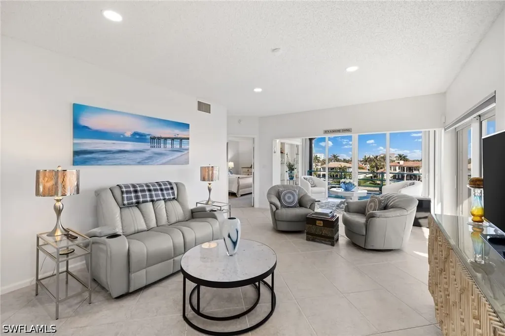 255 Park Shore Drive Naples FL 34103