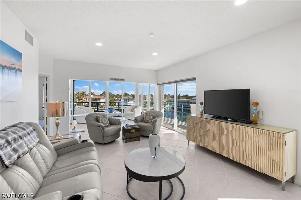 255 Park Shore Drive Naples FL 34103