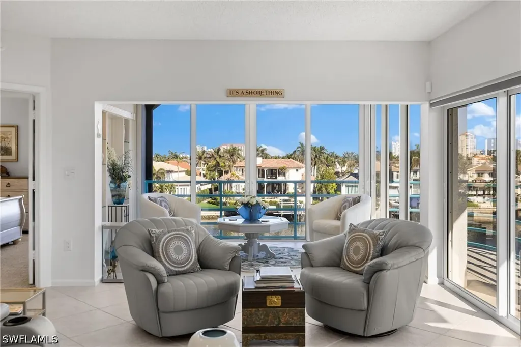 255 Park Shore Drive Naples FL 34103