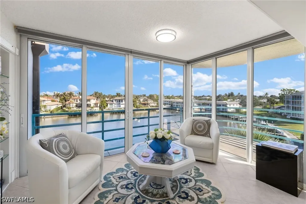 255 Park Shore Drive Naples FL 34103