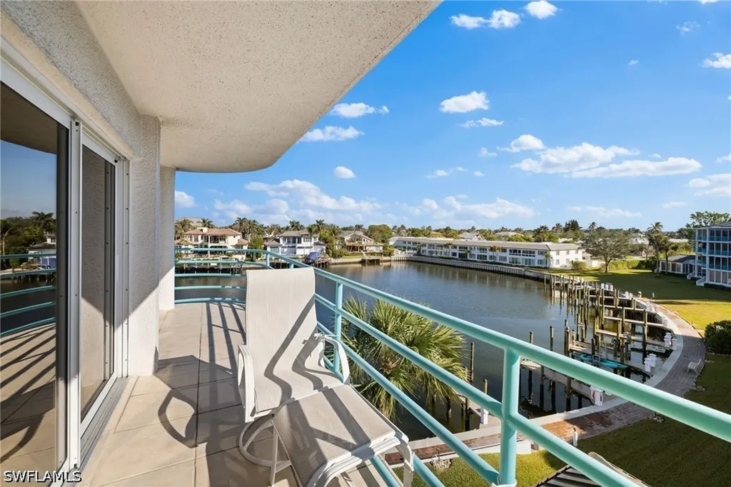 255 Park Shore Drive Naples FL 34103