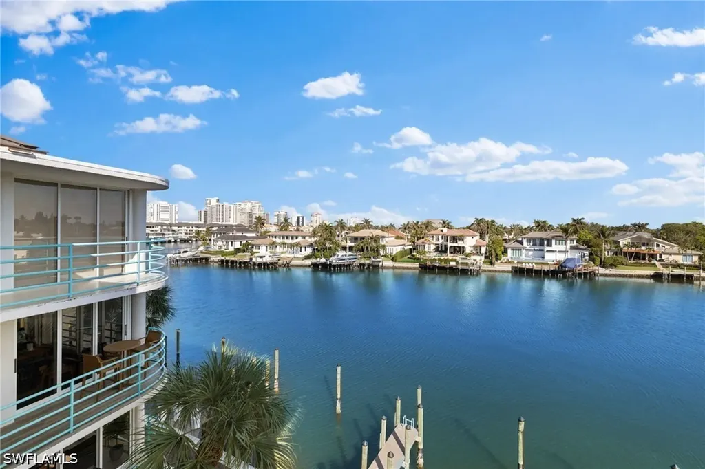 255 Park Shore Drive Naples FL 34103